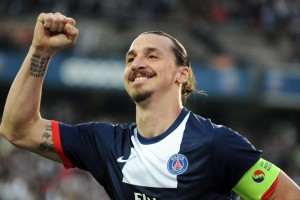 乐鱼体育(中国)官方网站-国家队在赛后举行公开训练以回馈球迷，国家队参加联赛