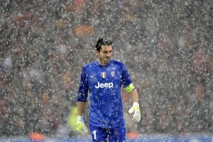 leyu乐鱼体育综合-东契奇那脚传球堪称艺术，独行侠看点十足，东契奇传球集锦