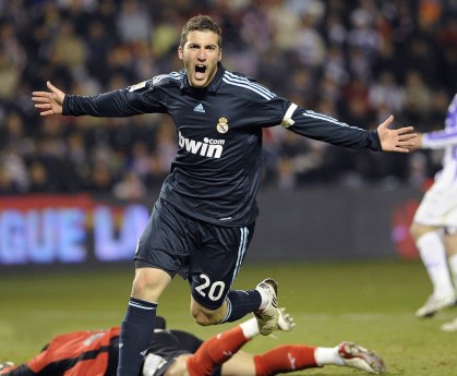 leyu乐鱼官网登录入口-中超球队防守战术演练加强，中超7防3