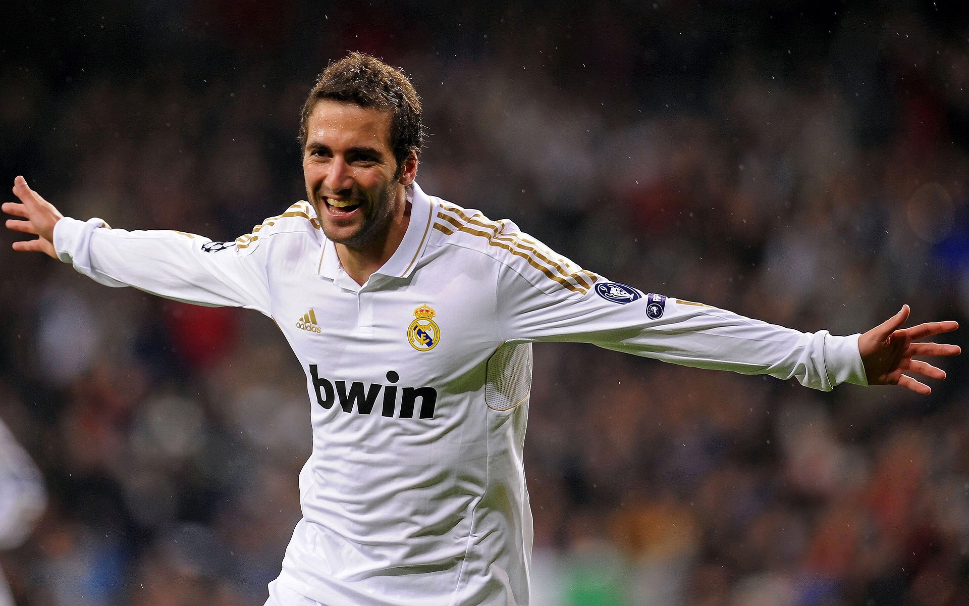 球员在赛场上表现过人被评为当场MVP，球场上的mvp